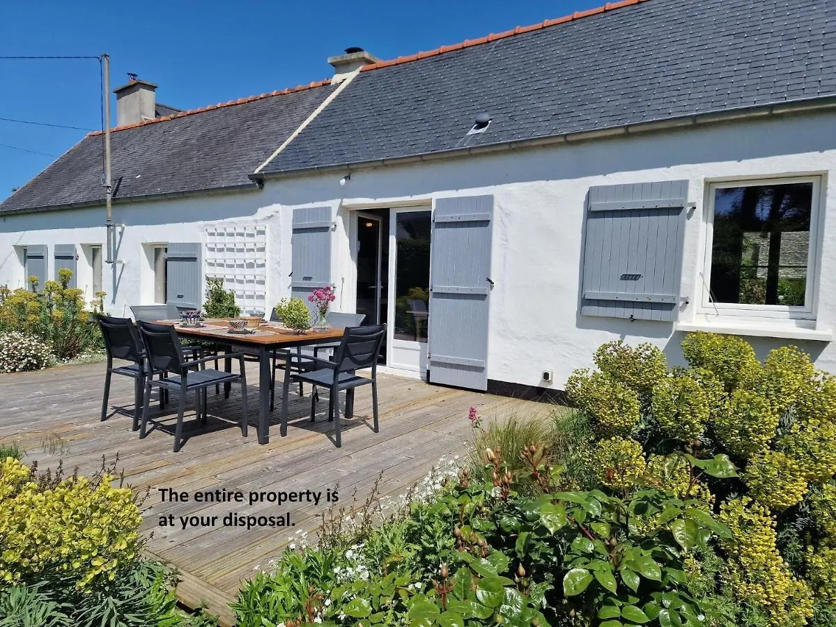 Comfortable Holiday Home On Large Garden Plot In Locquirec Francia