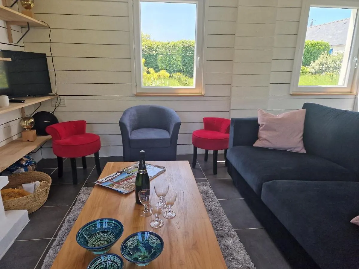 Comfortable Holiday Home On Large Garden Plot In Locquirec 0*,  Francia